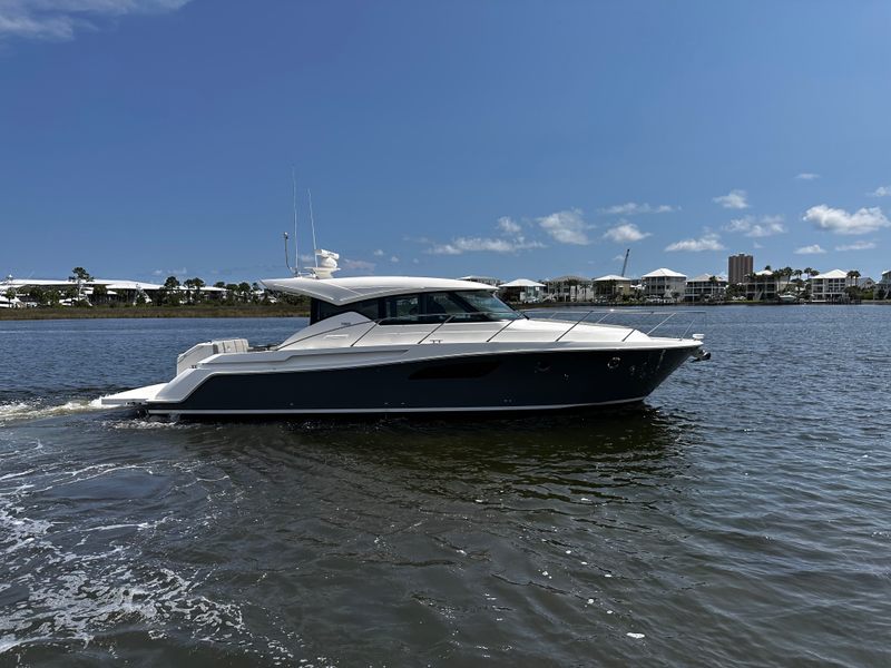 2024 Tiara Yachts 44 Coupe