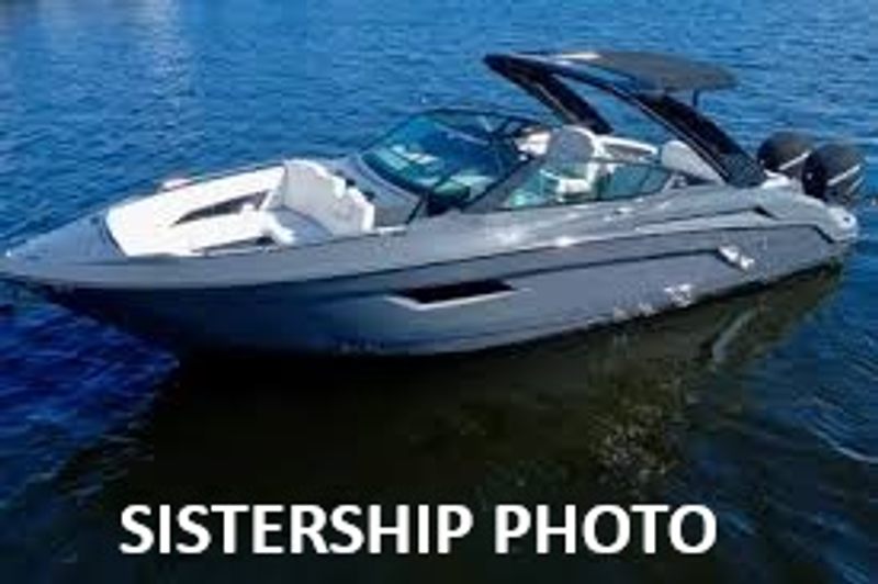 2021 Cruisers Yachts 338 South Beach