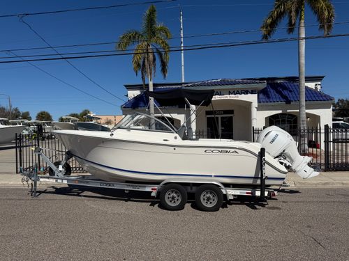 2024 Cobia 220 DC