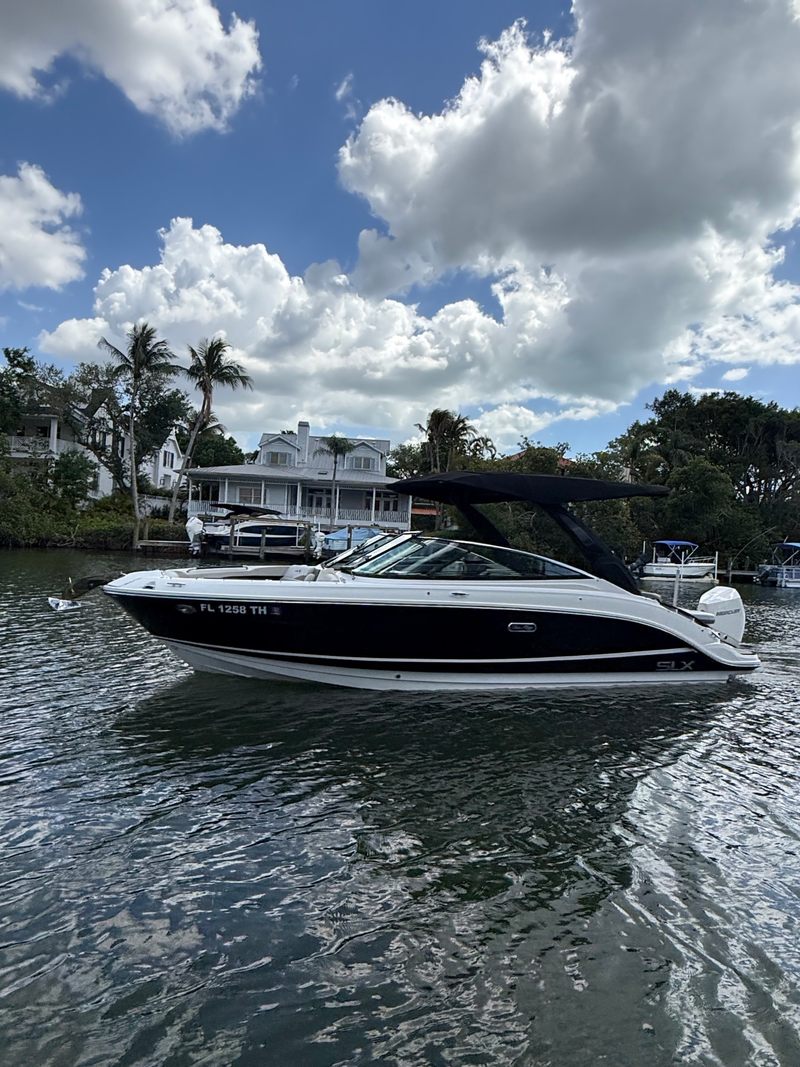 2022 Sea Ray 260 SLX
