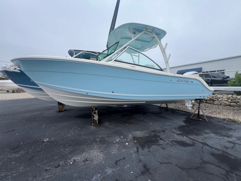 2025 Cobia 240 DC