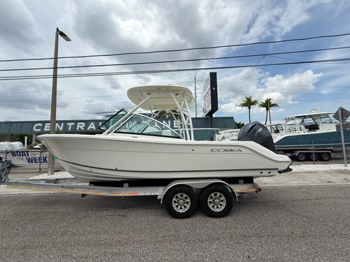 2025 Cobia 240 DC